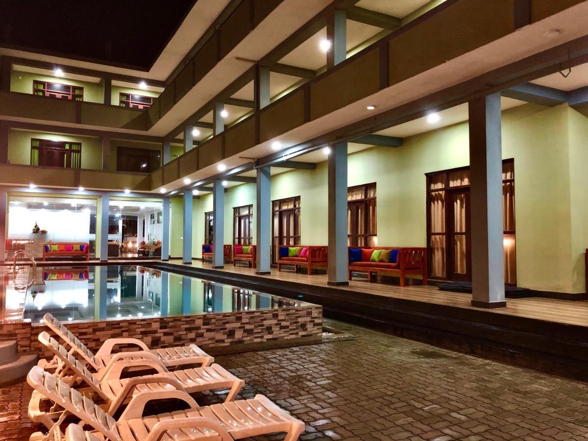 Serenade Beach Hotel Hikkaduwa Exterior photo